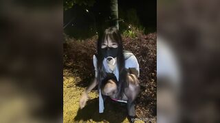 アウトドアのスリル！【xiaolin】男性用トイレ乳首クランプ水噴射、大胆にも路上で露出した黒い雄牛の振動卵 china 6