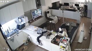 [신작] 사진 스튜디오에서 일하는 한 커플이 몰래 자위행위를 했다. 성관계 중 남자의 성기가 여자의 질에 들어가는 순간, 여자는 마치 korean porn vip ipcam